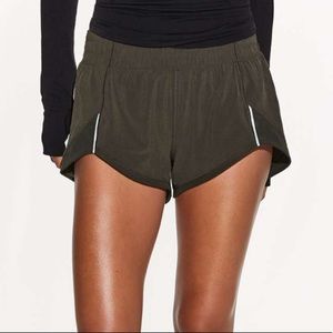 Lululemon Miles Ahead Short in Dark Olive 2.5” Inseam Size 4 EUC